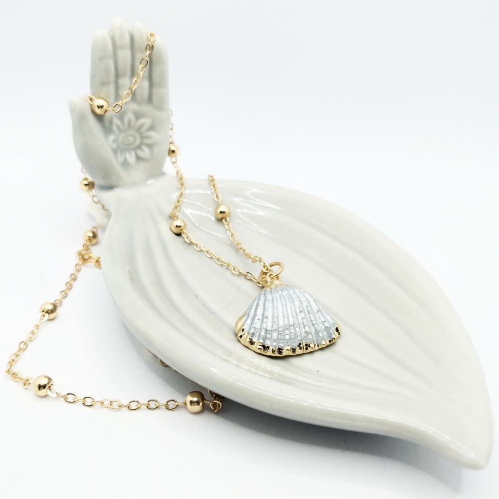 Silver & Gold Sea Shell Necklace NWT Beach Jewelry